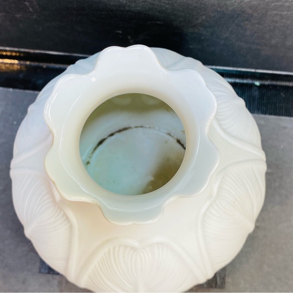 Hutschenreuther Matt White Bisque 5.5"  Vase by Achtziger OP ART 70´s Leaves - Picture 5 of 14